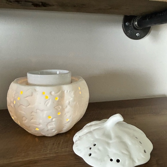 PartyLite Glowing Pumpkin - Picture 3 of 3